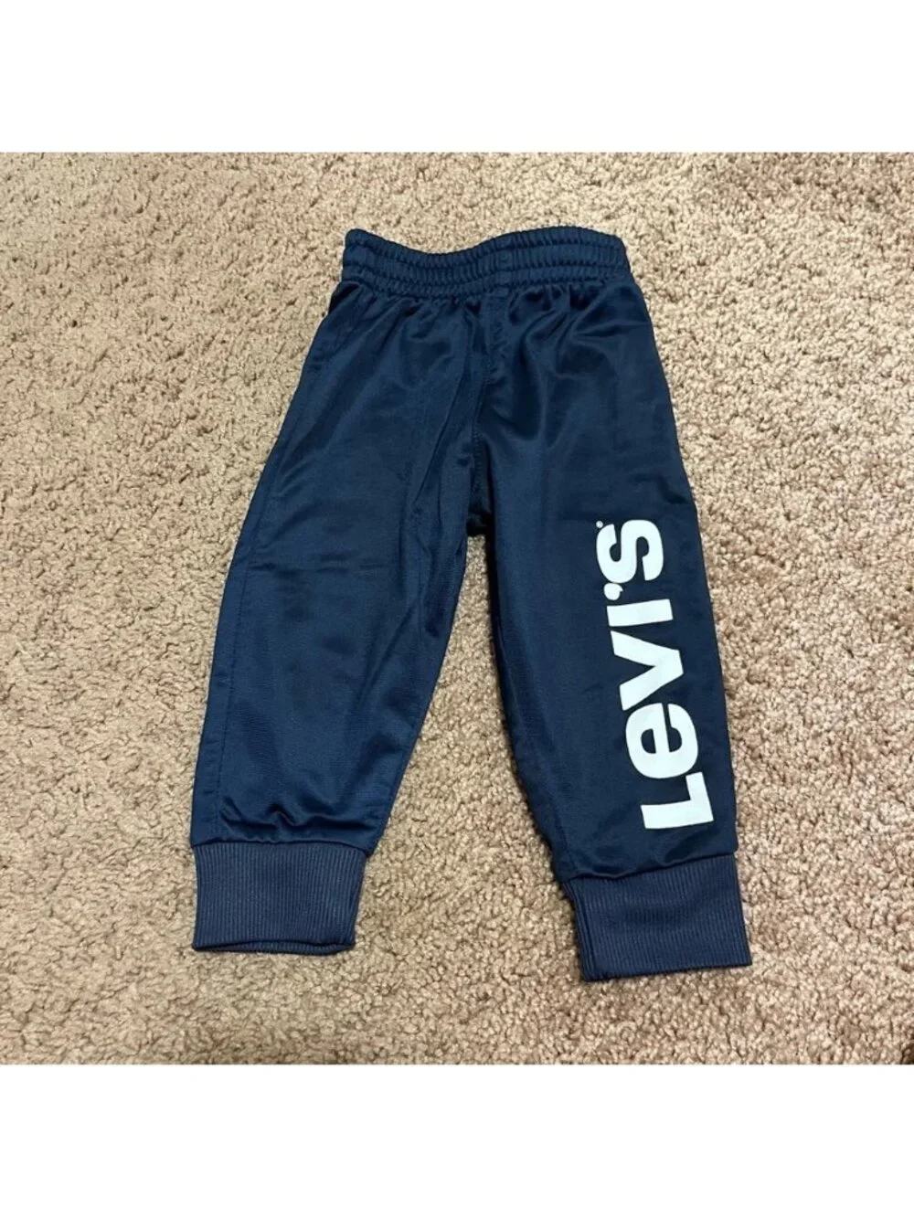 Navy/Blue, White, and Red Levi’s Outfit